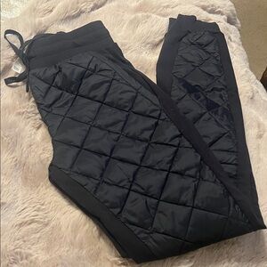 ALO Yoga black Quilted Jogger Pants size small